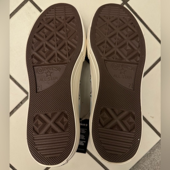 Converse Women's Chuck Taylor Lift Platform in Light Dew / Egret / Silver - Picture 5 of 6